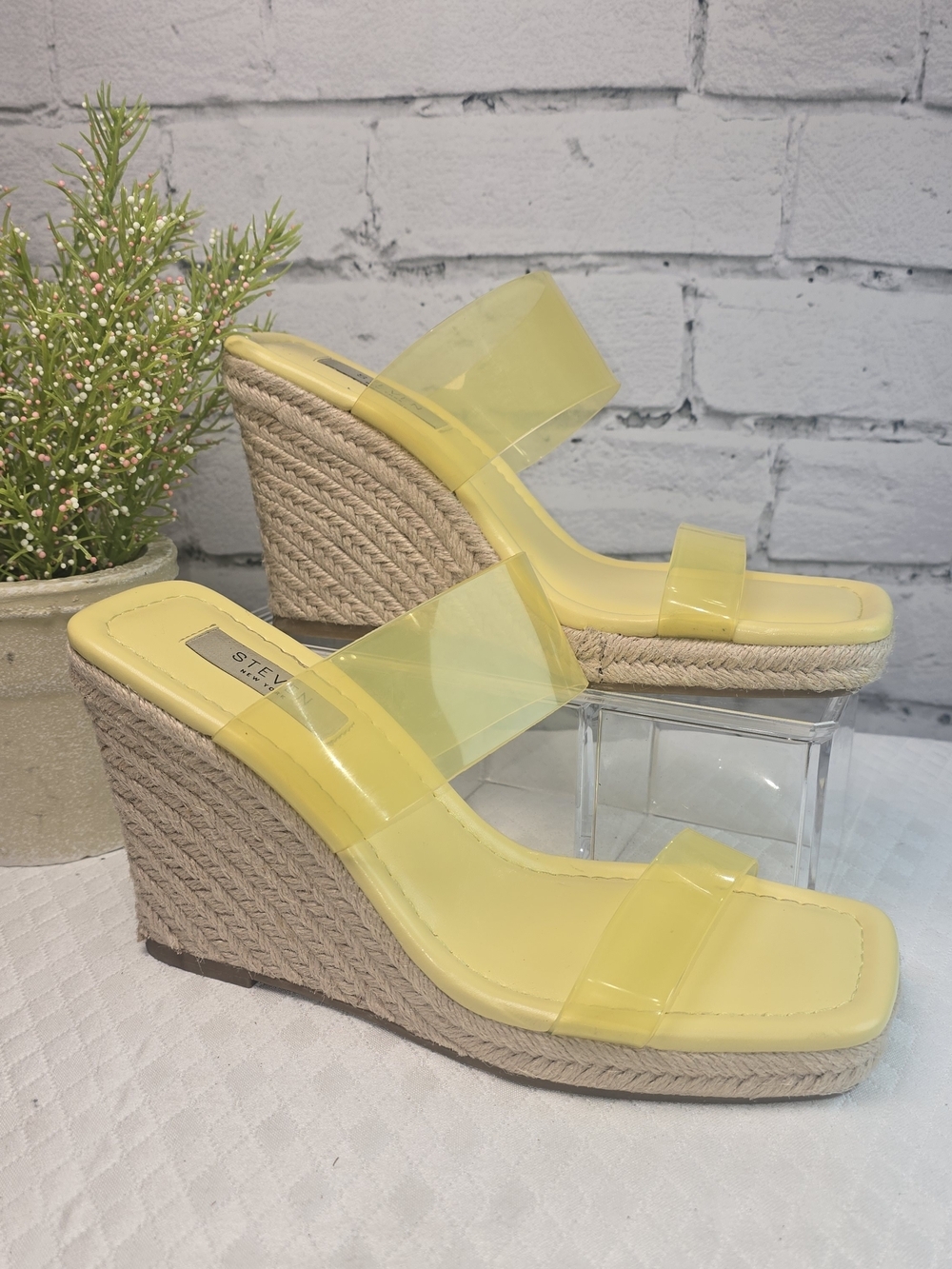 TEVEN NEW YORK MALAYA SANDALS SUMMER YELLOW ESPRADILE WEDGE LUCITE STRAPS 8.5